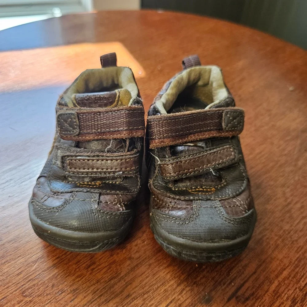 Stride Rite SRT Landon Boys Brown Leather Sneakers Shoes Size 4.5W BX39580‎